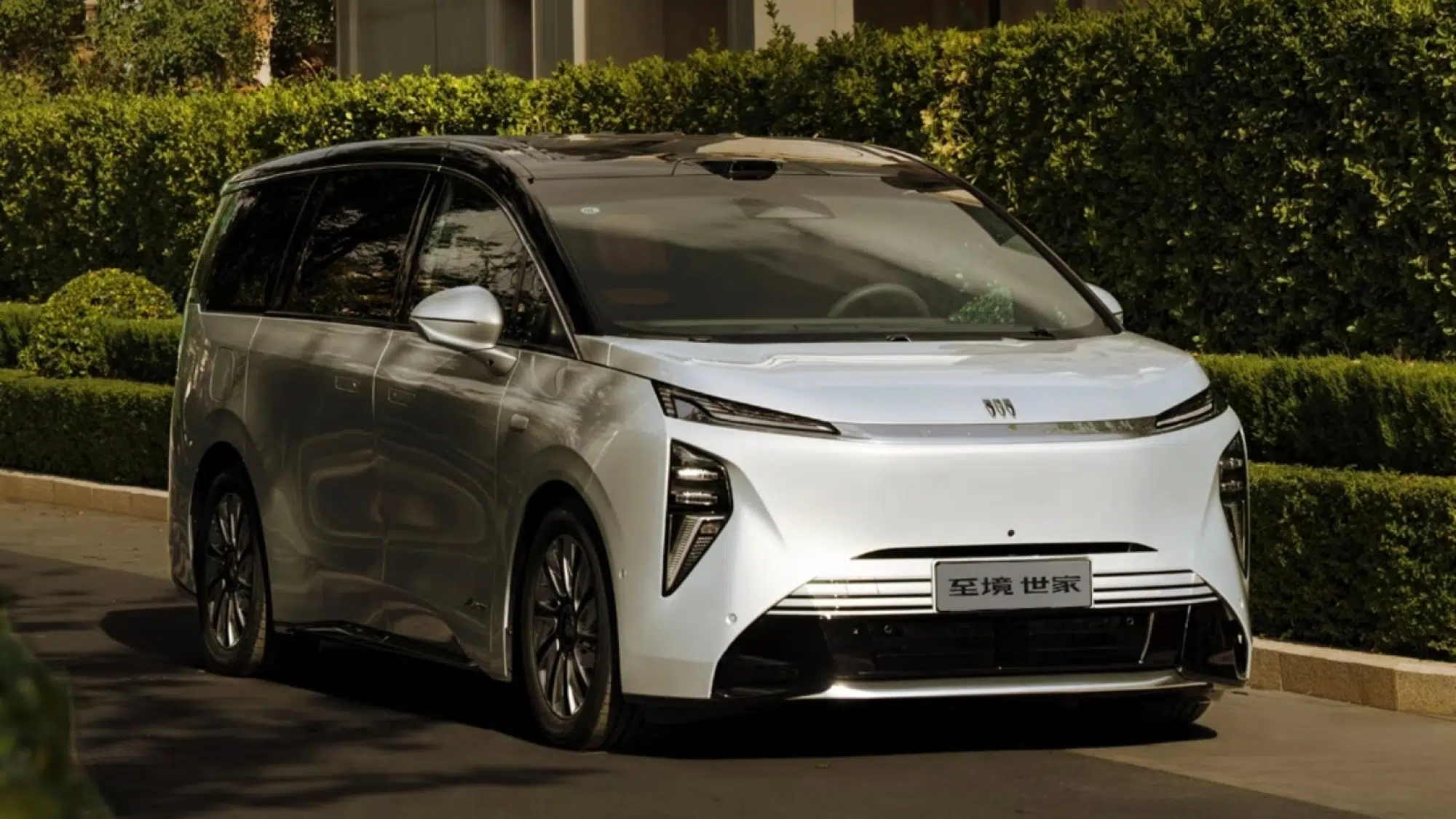 Buick GL8 Encasa electric MPV with 646 hp launched in China for 70,425 USD