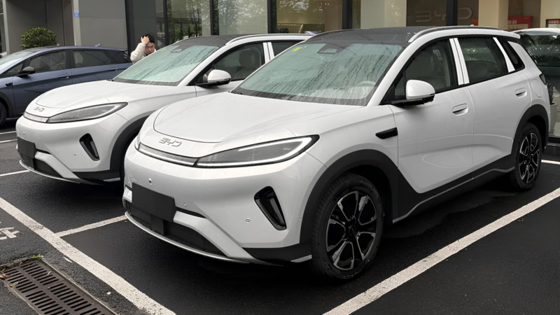 BYD Sealion 05 DM-i piles up at dealers in China with 305 km of EV range