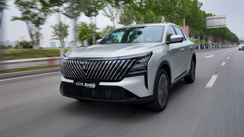 Changan CS75 Plus SUV with HEV system and first 500 bar direct injection starts presales in China