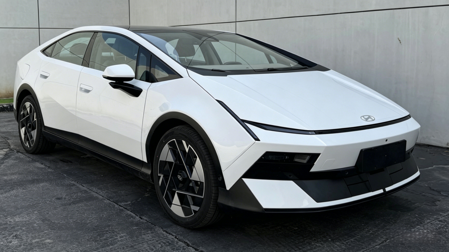 Hyundai Ioniq V with BEV and EREV powertrains, 800V charging enters regulatory filings