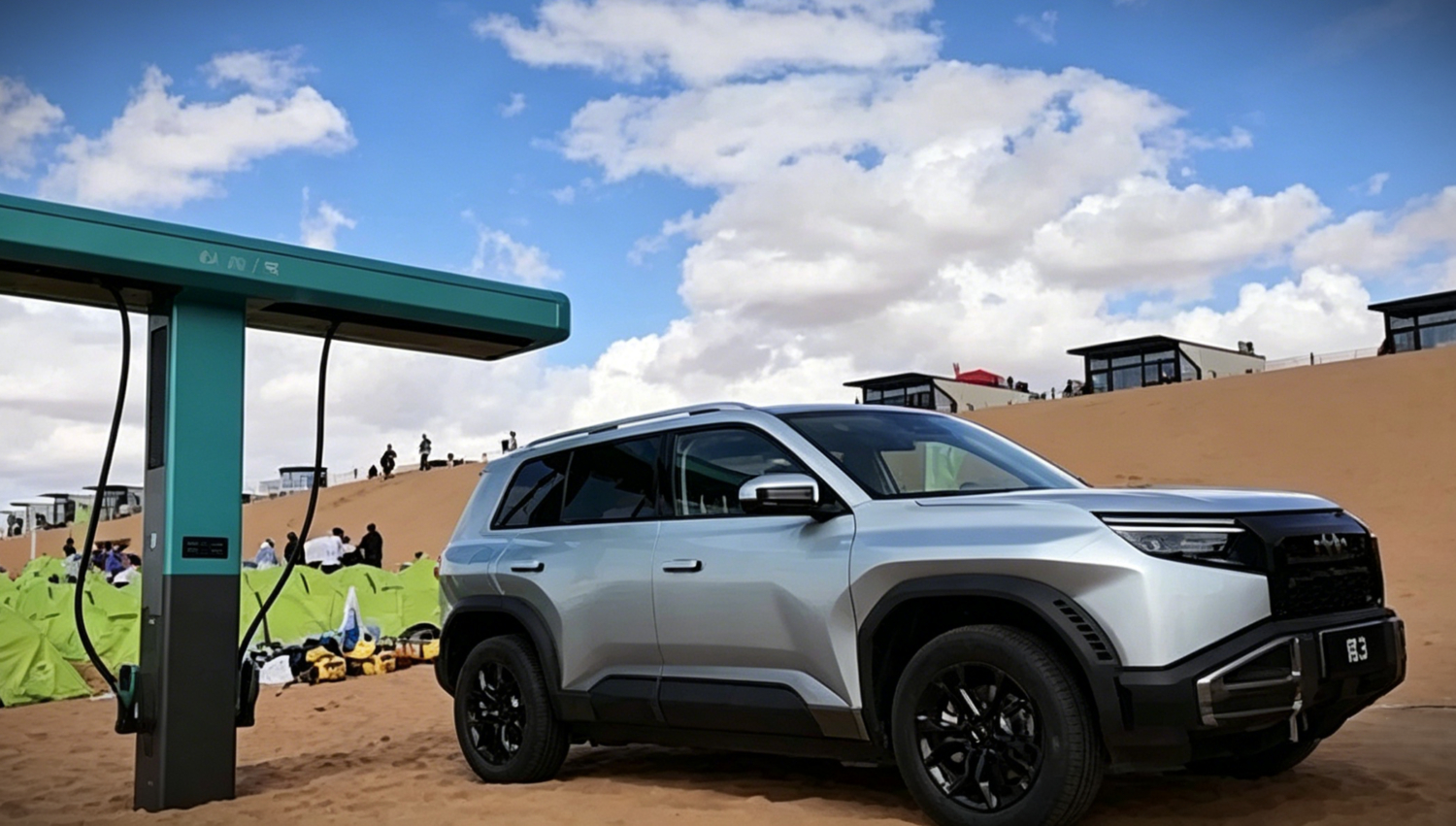 BYD proves flash charging at remote desert site as network tops 5,715 stations in China