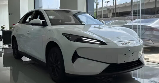 BYD e7 EV sedan reached dealers in China ahead of the sales launch – interior revealed