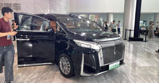 GWM launched a luxury plug-in hybrid MPV series under the Wey brand