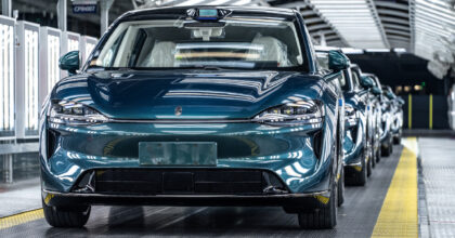 Updated Luxeed R7 fastback SUV from Chery rolled off the production line in China