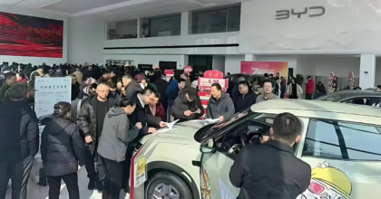 BYD’s Blade Battery 2.0 draws customers at a busy Shandong 4S store. Credit: BYD Fans