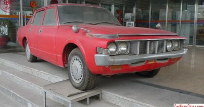 toyota-crown-china-red-1
